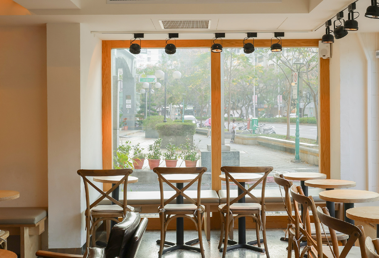 Dreamers Coffee, Zhongcheng Park — interior 05